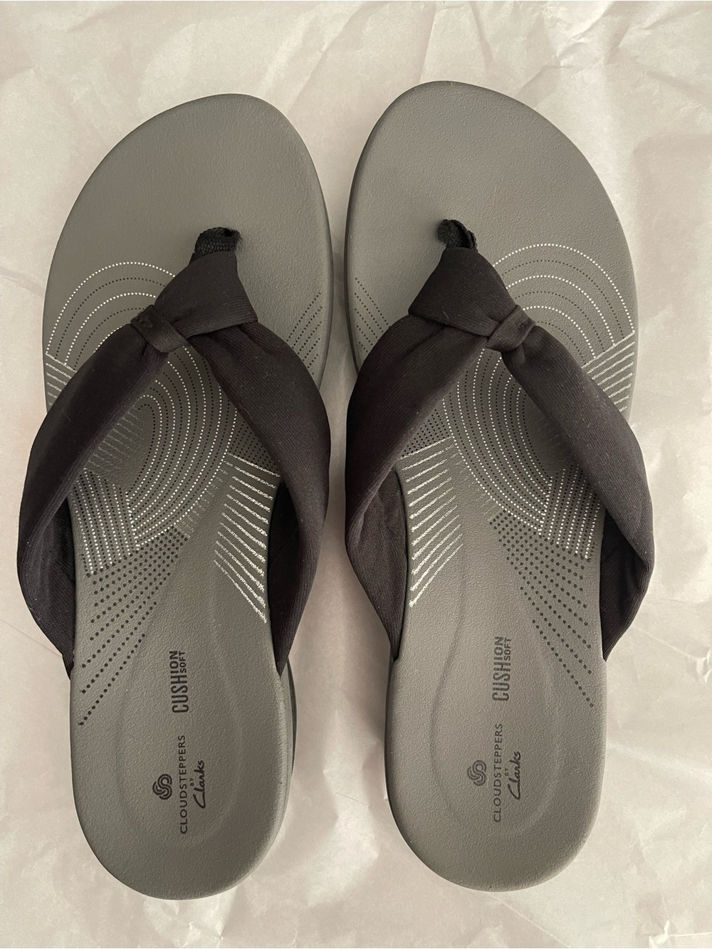 Clarks Cloudsteppers Women's Black and Gray Cushioned Knot-Top Sandals Size 8